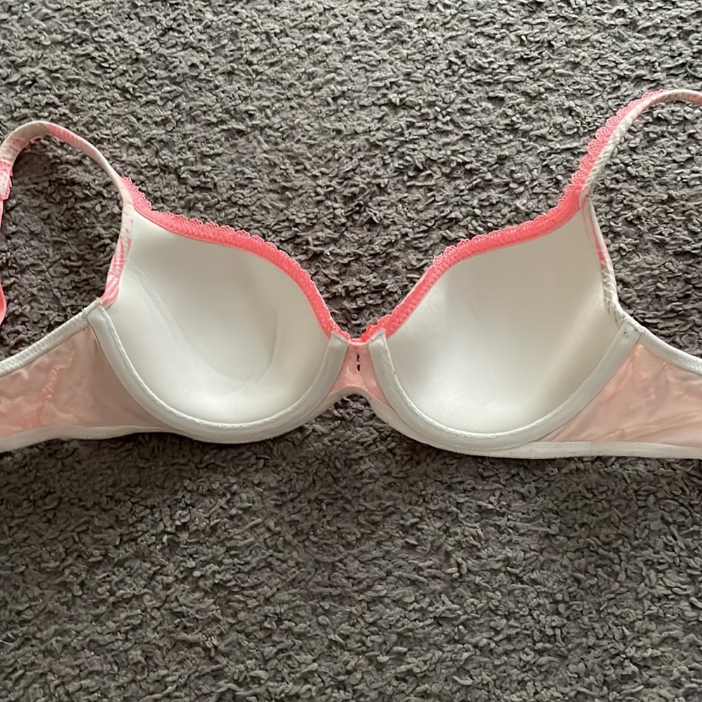 Victoria Secret Bra - Picture 2 of 5